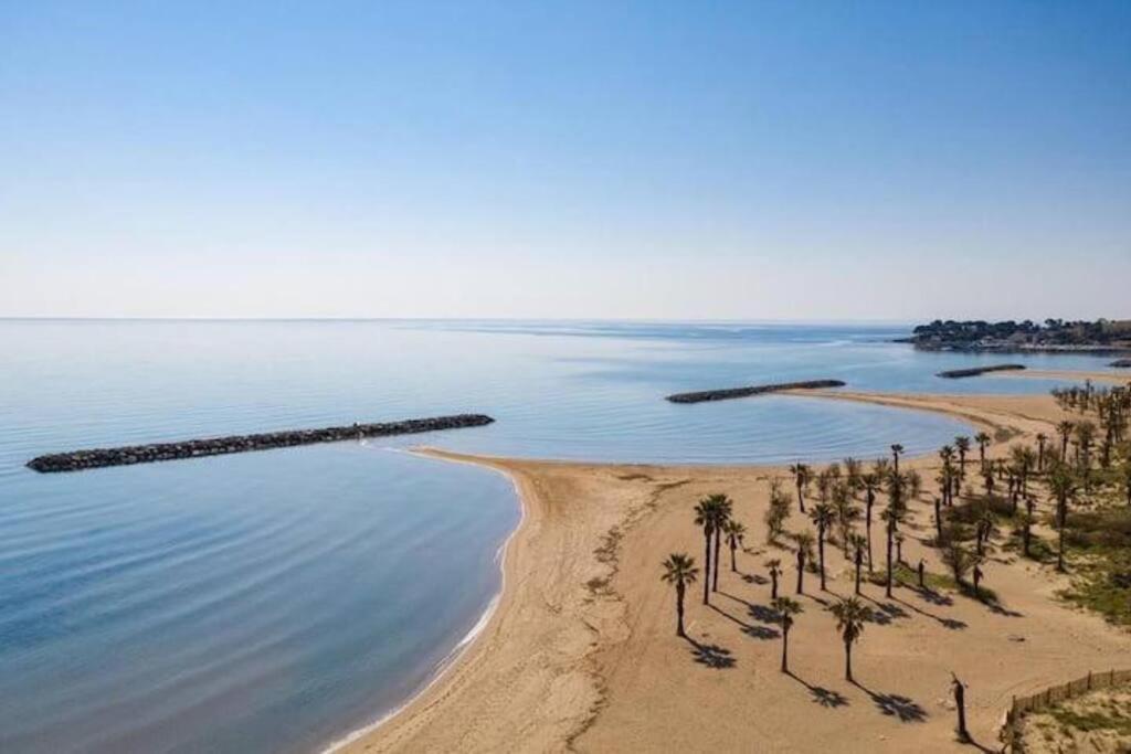 F2/4 Pers Plage-Commerces A Pieds-Parking Prive Saint Aygulf Exterior photo